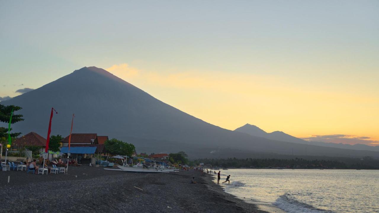 Seamount Hotel Amed Esterno foto